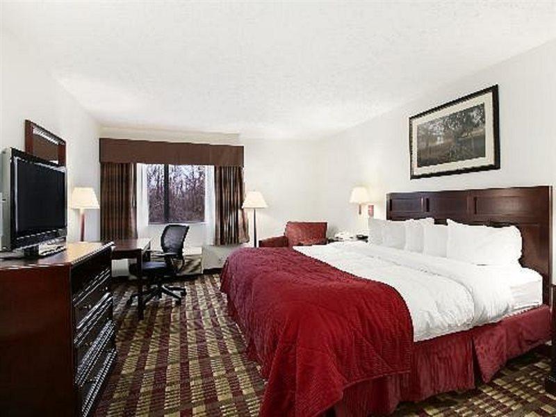 Отель Baymont By Wyndham Boston Heights/Hudson Экстерьер фото