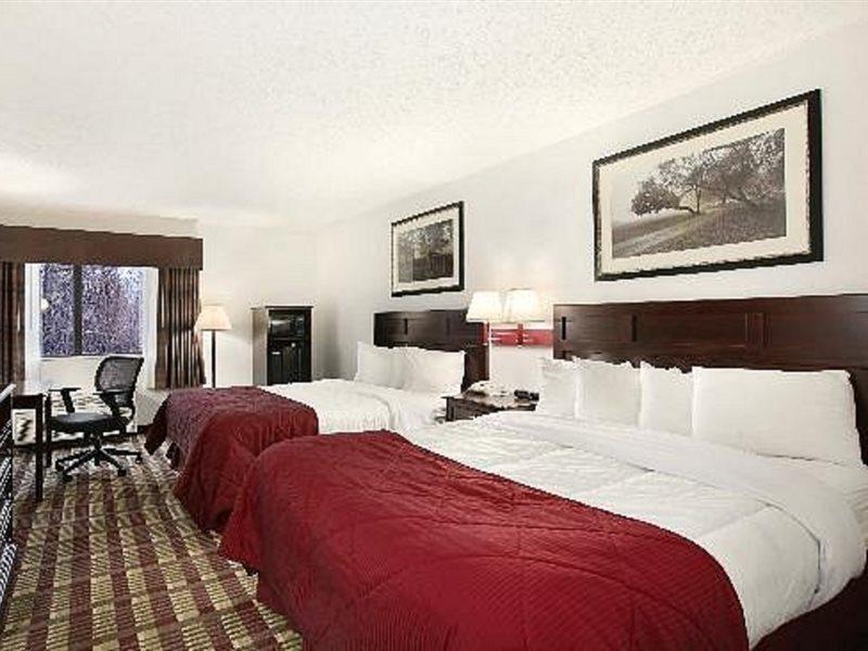 Отель Baymont By Wyndham Boston Heights/Hudson Экстерьер фото